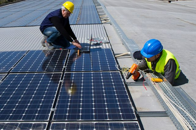 Lắp đặt hệ thống điện mặt trời